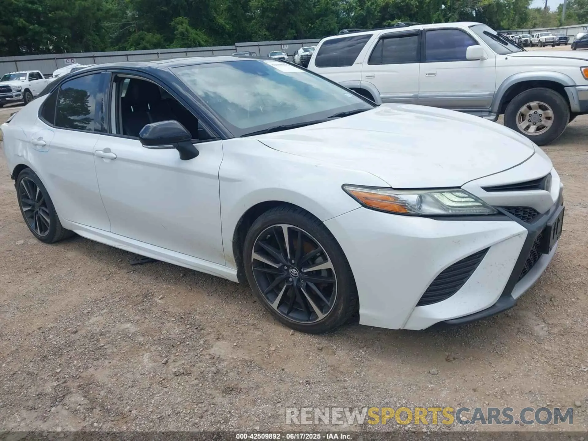 1 Photograph of a damaged car 4T1B61HK3KU229802 TOYOTA CAMRY 2019