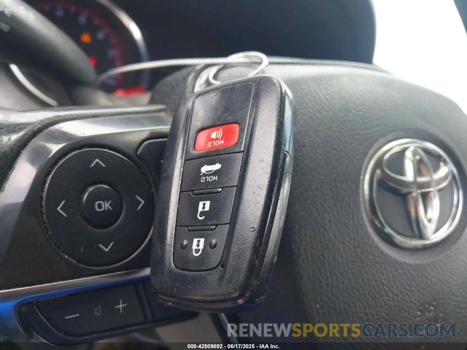 11 Photograph of a damaged car 4T1B61HK3KU229802 TOYOTA CAMRY 2019