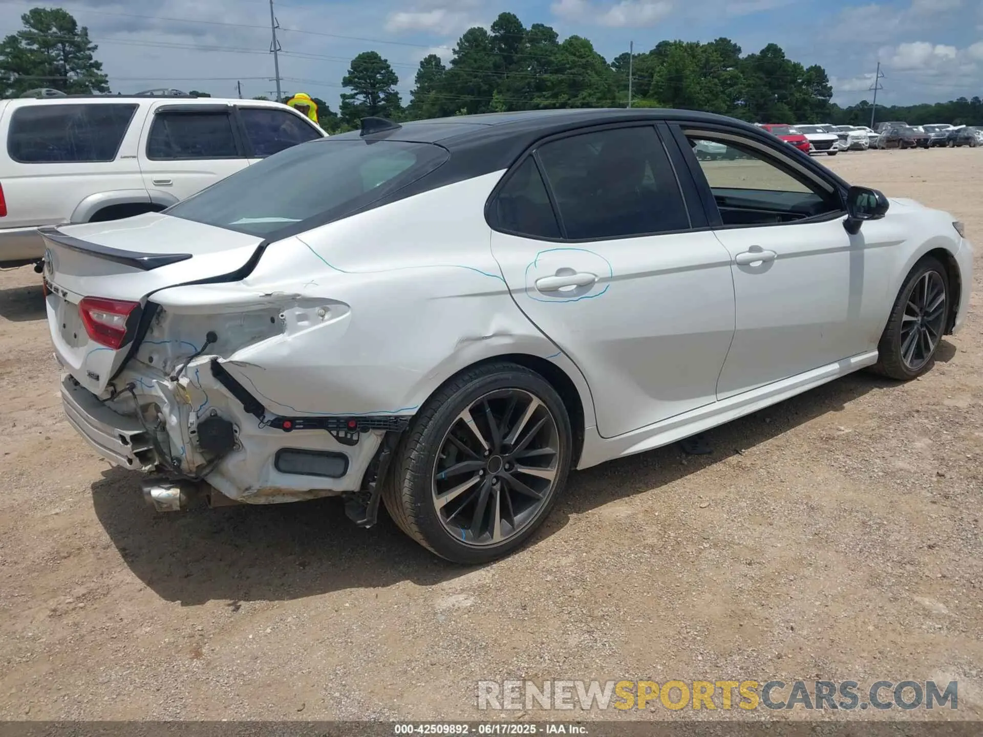 4 Photograph of a damaged car 4T1B61HK3KU229802 TOYOTA CAMRY 2019