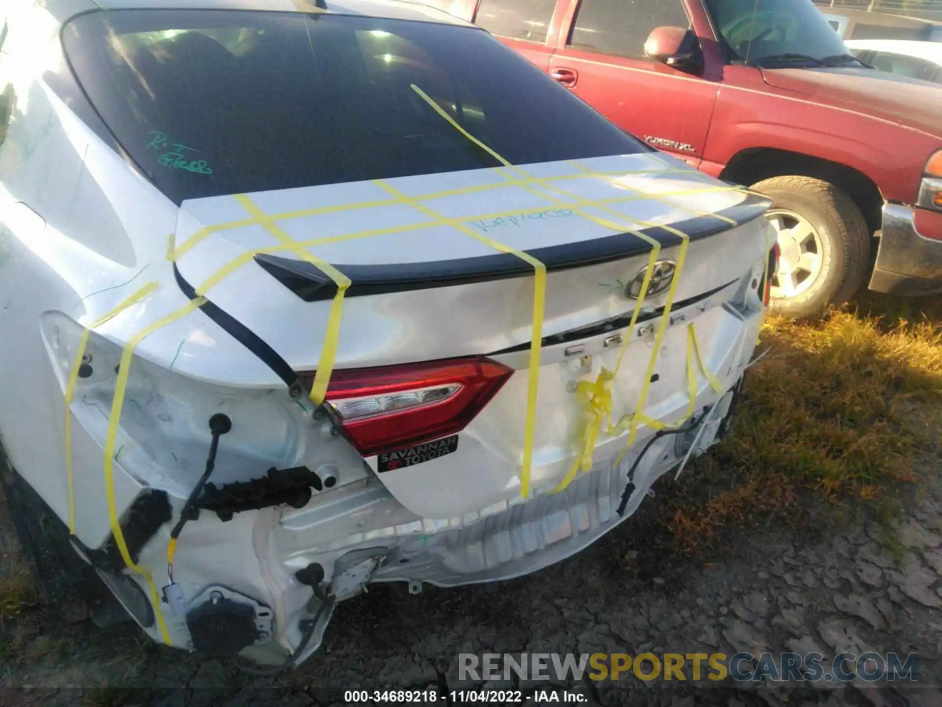 6 Photograph of a damaged car 4T1B61HK3KU256949 TOYOTA CAMRY 2019