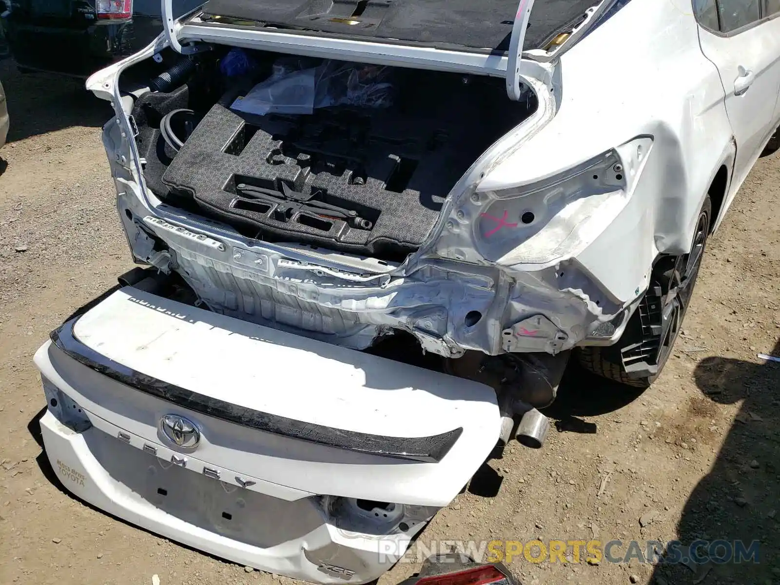 9 Photograph of a damaged car 4T1B61HK3KU268213 TOYOTA CAMRY 2019