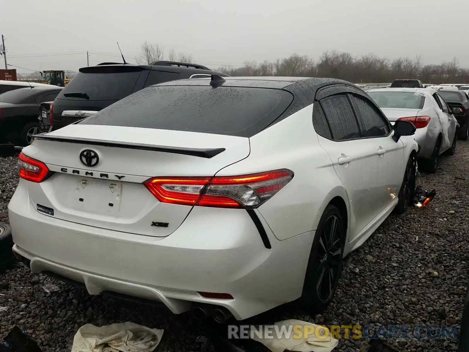 4 Photograph of a damaged car 4T1B61HK3KU270561 TOYOTA CAMRY 2019