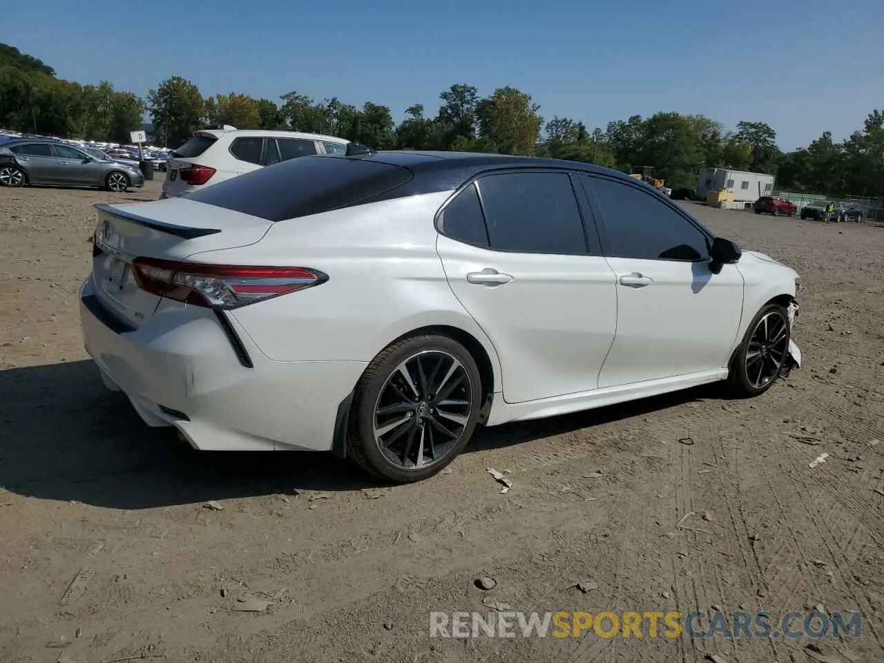 3 Photograph of a damaged car 4T1B61HK3KU284122 TOYOTA CAMRY 2019