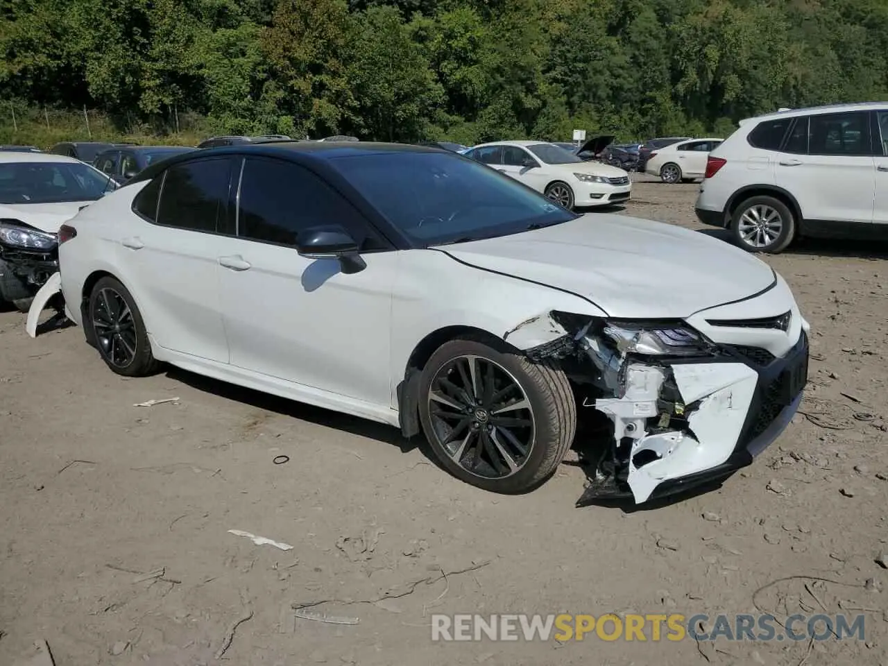 4 Photograph of a damaged car 4T1B61HK3KU284122 TOYOTA CAMRY 2019