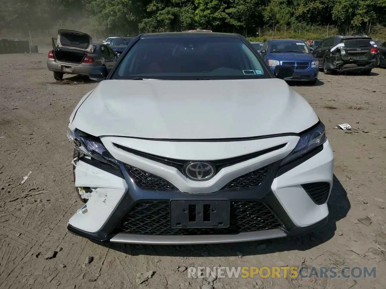 5 Photograph of a damaged car 4T1B61HK3KU284122 TOYOTA CAMRY 2019