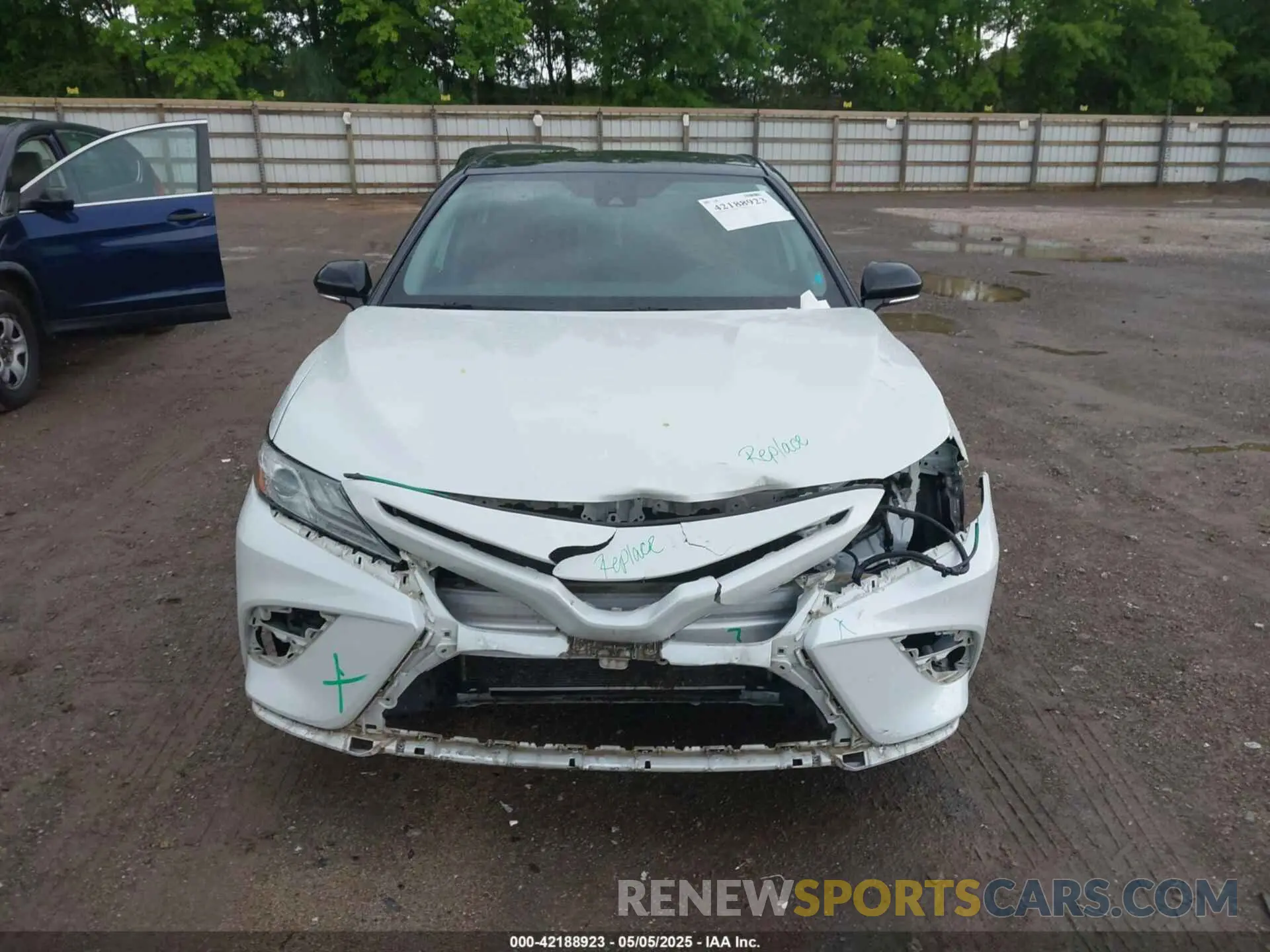 13 Photograph of a damaged car 4T1B61HK3KU299509 TOYOTA CAMRY 2019