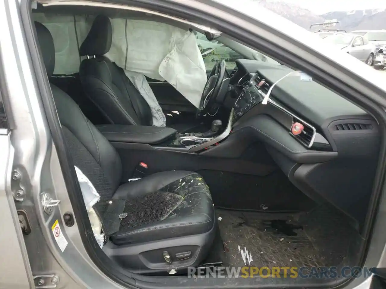 5 Photograph of a damaged car 4T1B61HK3KU698291 TOYOTA CAMRY 2019