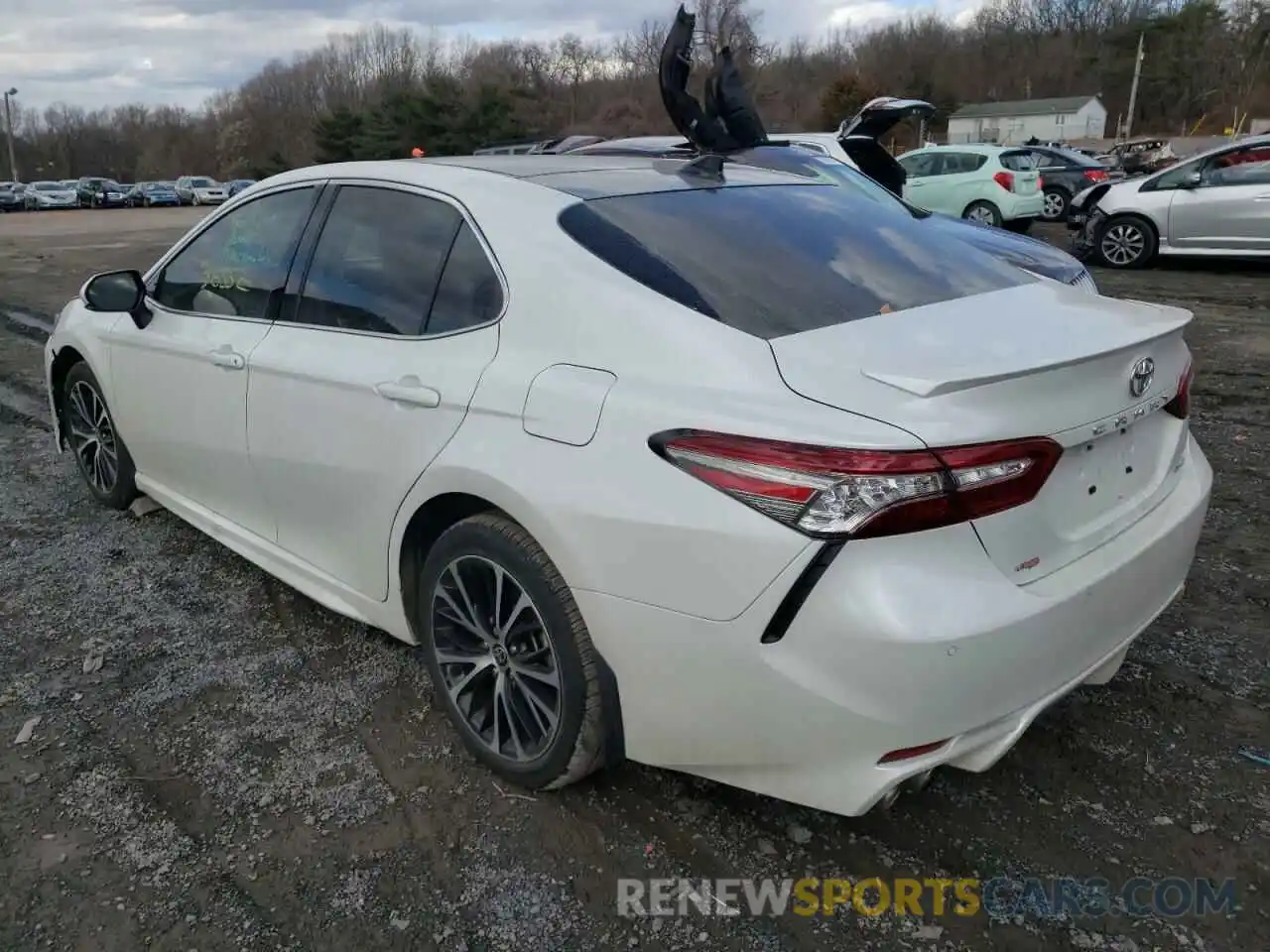 3 Photograph of a damaged car 4T1B61HK3KU735310 TOYOTA CAMRY 2019