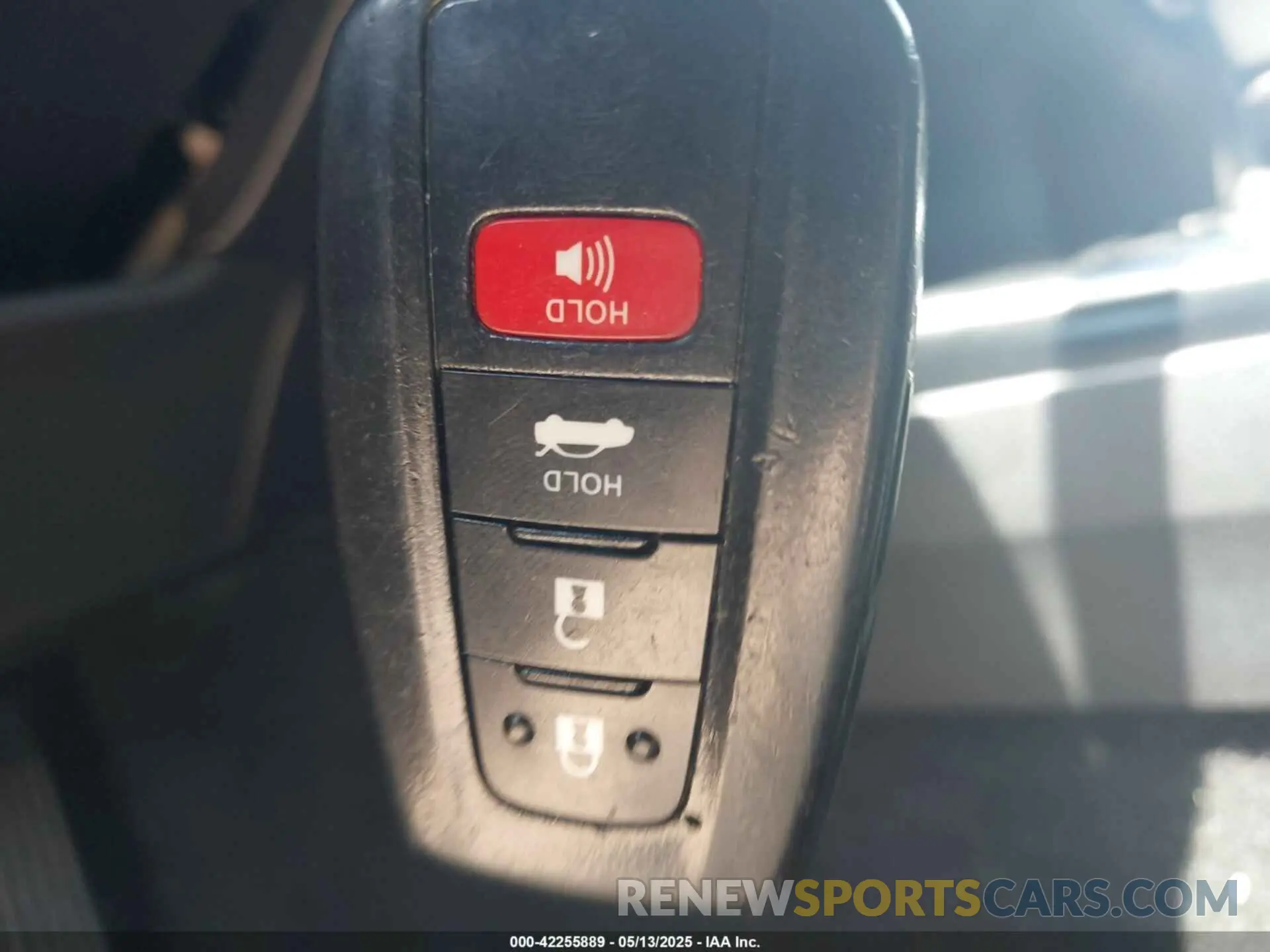 11 Photograph of a damaged car 4T1B61HK3KU740782 TOYOTA CAMRY 2019