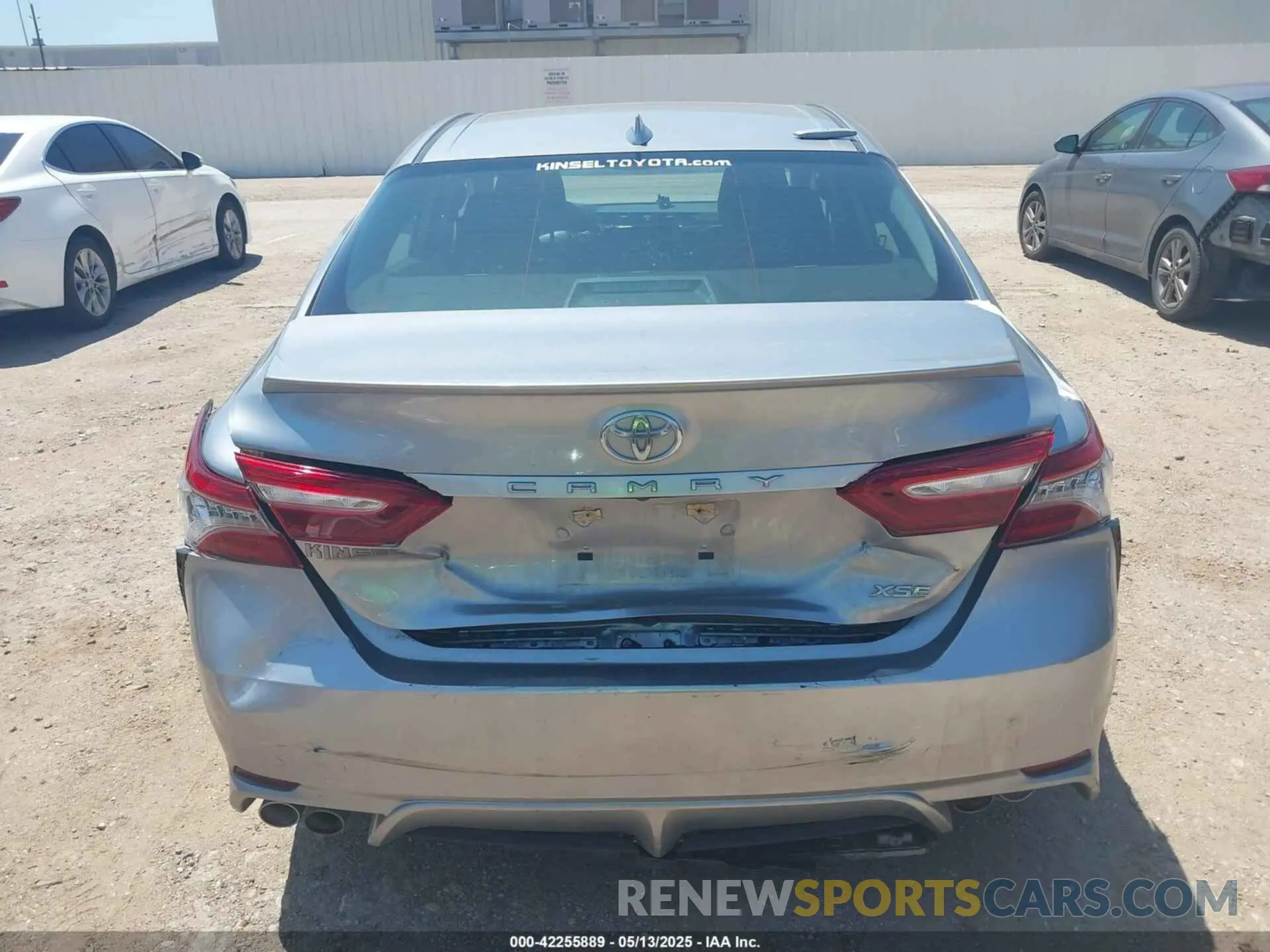 16 Photograph of a damaged car 4T1B61HK3KU740782 TOYOTA CAMRY 2019