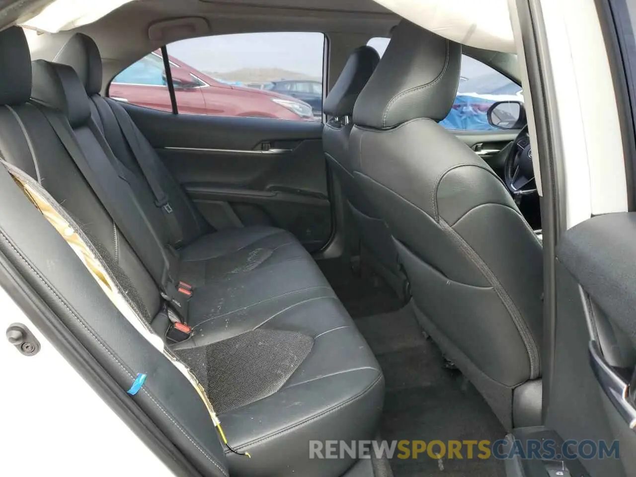 10 Photograph of a damaged car 4T1B61HK3KU742418 TOYOTA CAMRY 2019