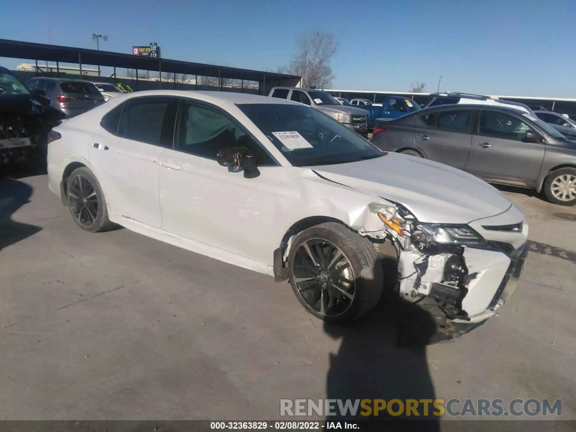 1 Photograph of a damaged car 4T1B61HK3KU749952 TOYOTA CAMRY 2019