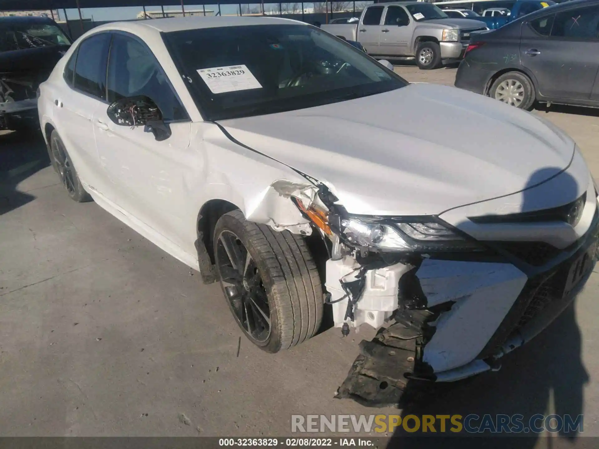 6 Photograph of a damaged car 4T1B61HK3KU749952 TOYOTA CAMRY 2019