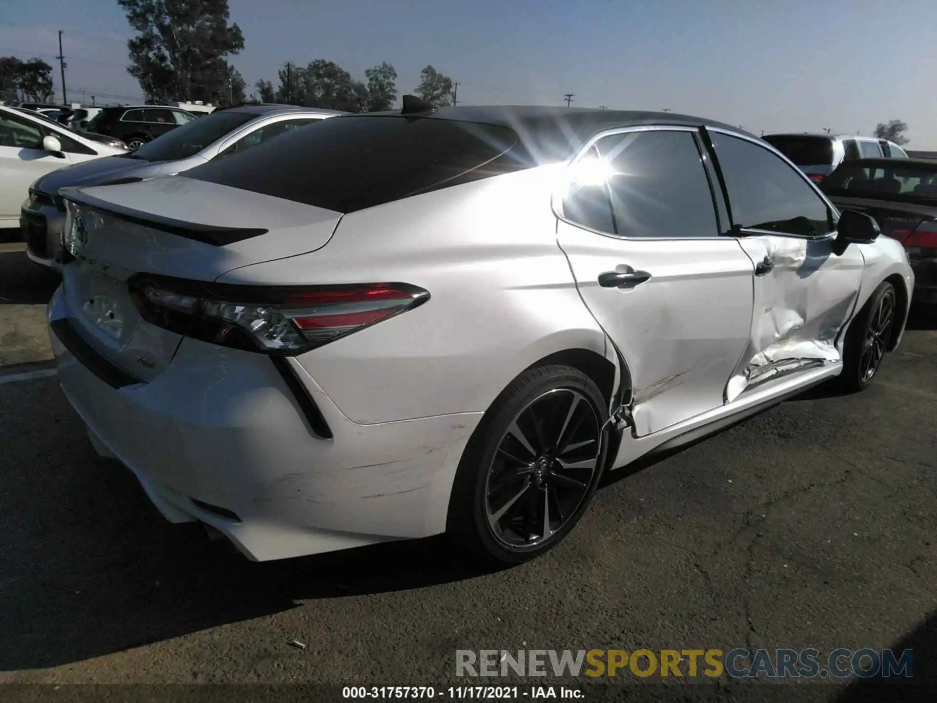 4 Photograph of a damaged car 4T1B61HK3KU752706 TOYOTA CAMRY 2019