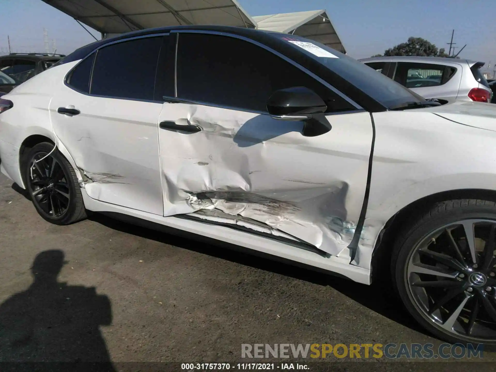 6 Photograph of a damaged car 4T1B61HK3KU752706 TOYOTA CAMRY 2019