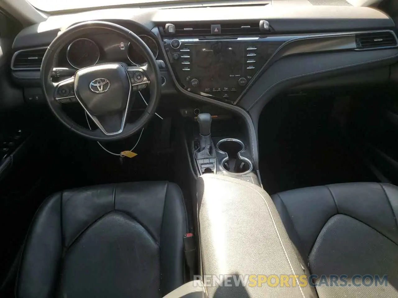 8 Photograph of a damaged car 4T1B61HK3KU762765 TOYOTA CAMRY 2019