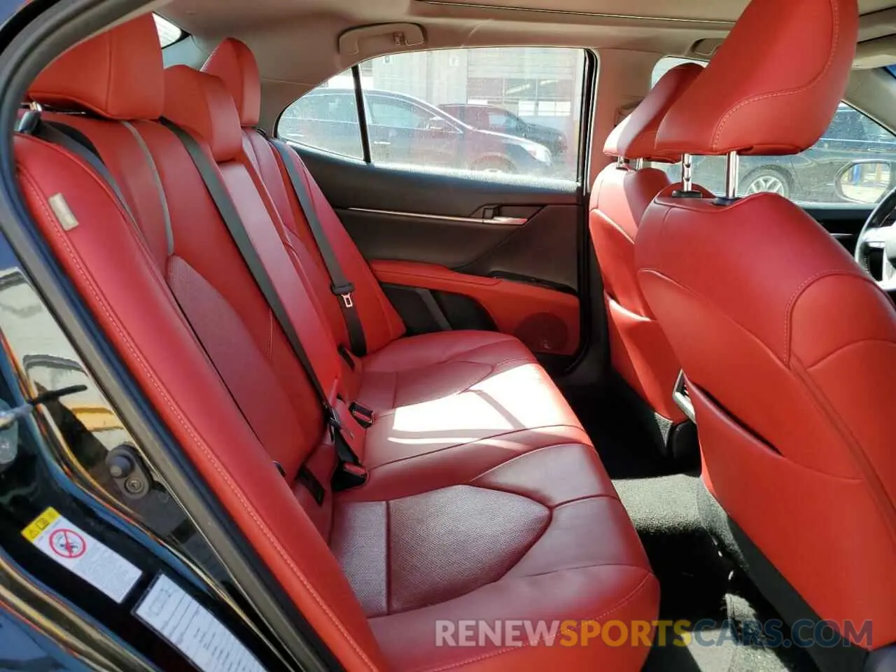 10 Photograph of a damaged car 4T1B61HK3KU764158 TOYOTA CAMRY 2019