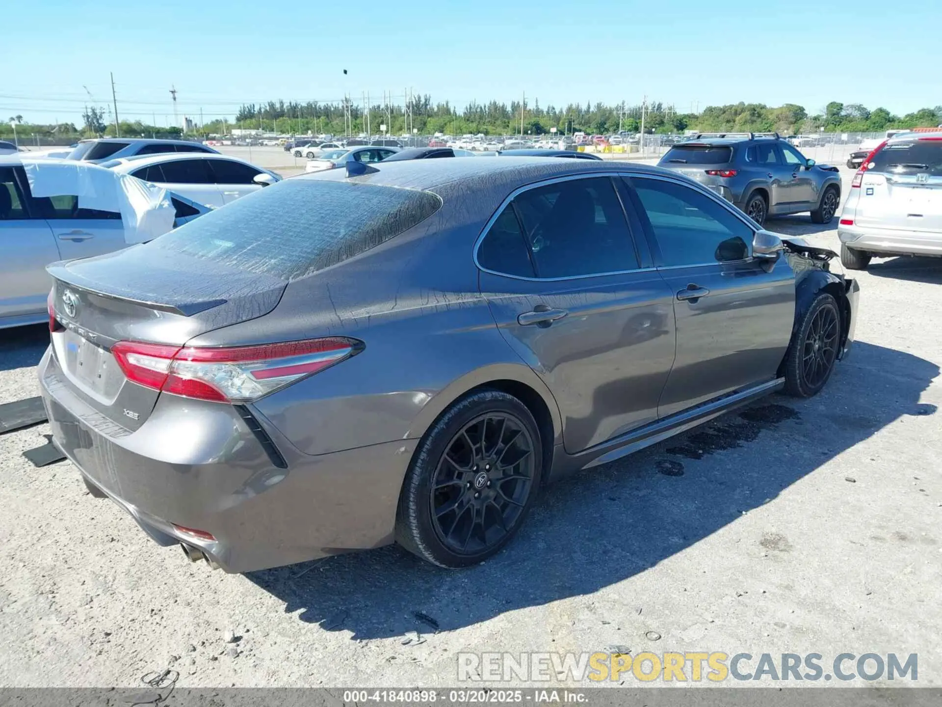 4 Photograph of a damaged car 4T1B61HK3KU770042 TOYOTA CAMRY 2019