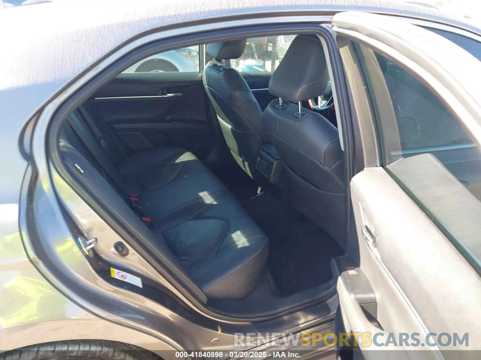 8 Photograph of a damaged car 4T1B61HK3KU770042 TOYOTA CAMRY 2019