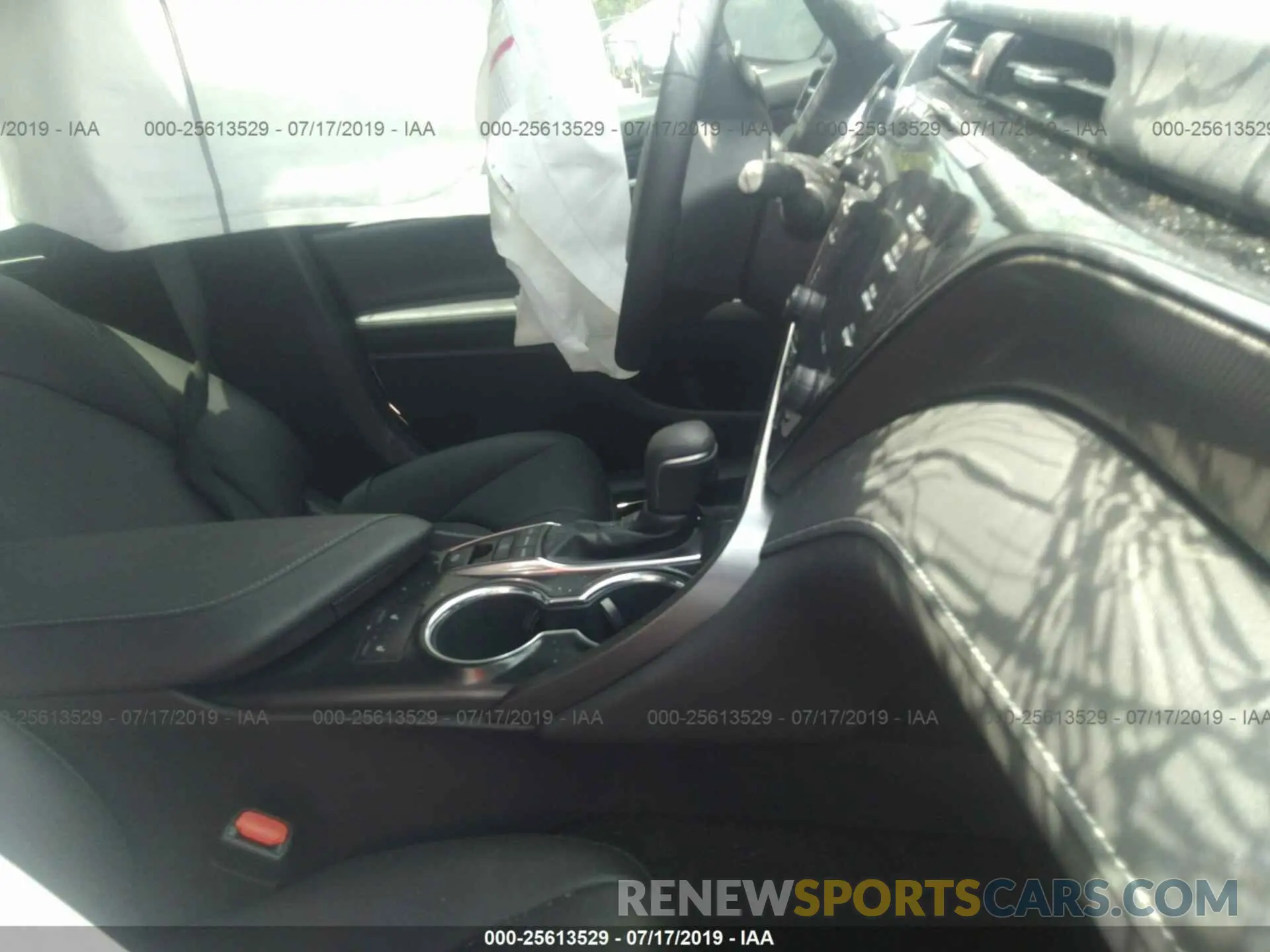 5 Photograph of a damaged car 4T1B61HK3KU773815 TOYOTA CAMRY 2019