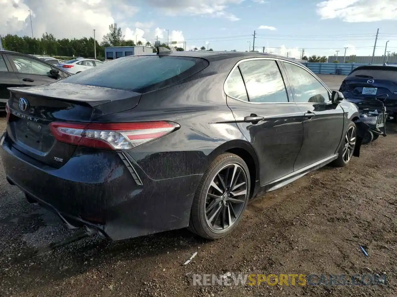 4 Photograph of a damaged car 4T1B61HK3KU786628 TOYOTA CAMRY 2019