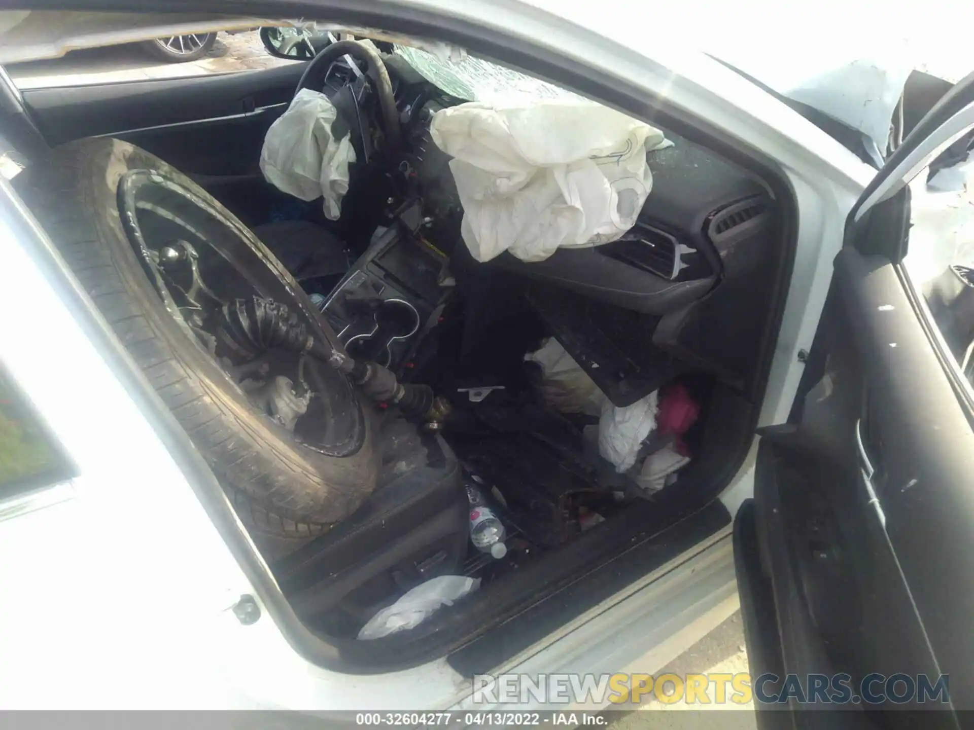 5 Photograph of a damaged car 4T1B61HK3KU811592 TOYOTA CAMRY 2019