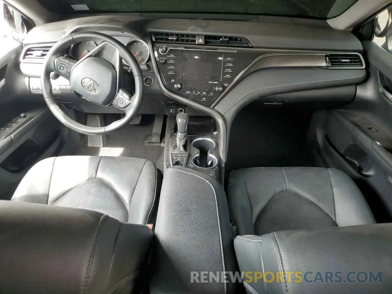8 Photograph of a damaged car 4T1B61HK3KU839389 TOYOTA CAMRY 2019