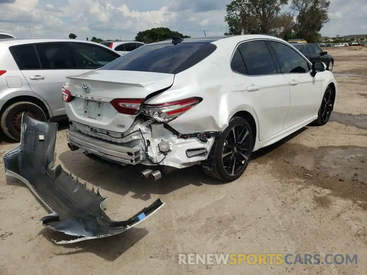 4 Photograph of a damaged car 4T1B61HK3KU839831 TOYOTA CAMRY 2019