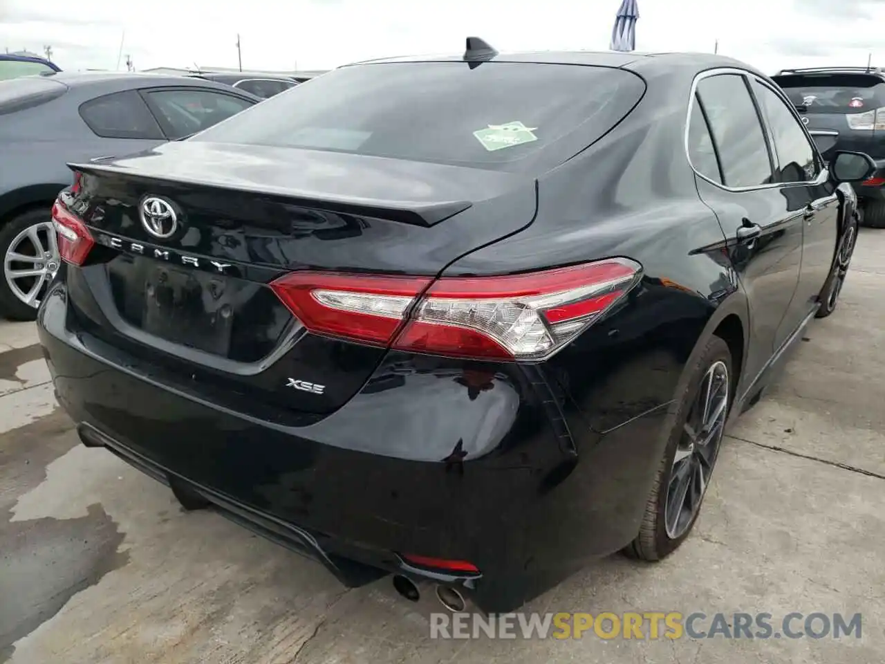 4 Photograph of a damaged car 4T1B61HK4KU168086 TOYOTA CAMRY 2019