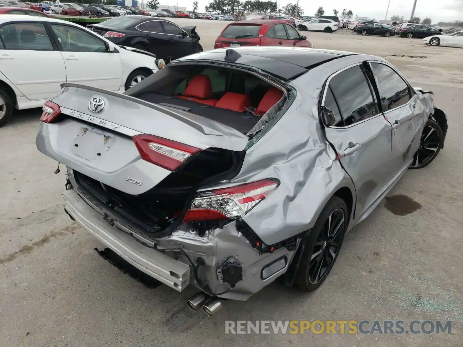 4 Photograph of a damaged car 4T1B61HK4KU177256 TOYOTA CAMRY 2019