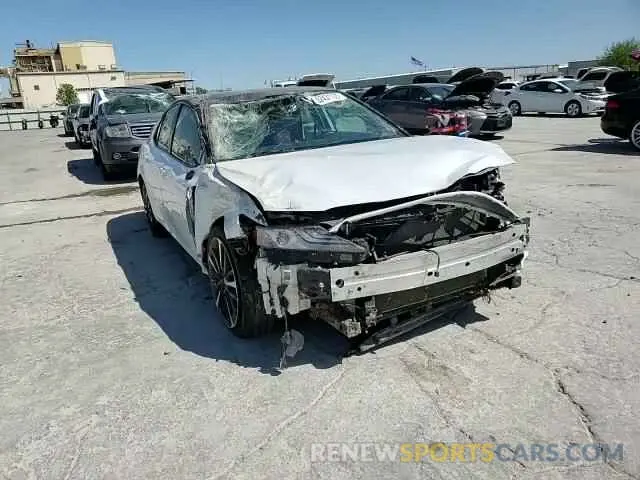 11 Photograph of a damaged car 4T1B61HK4KU188984 TOYOTA CAMRY 2019
