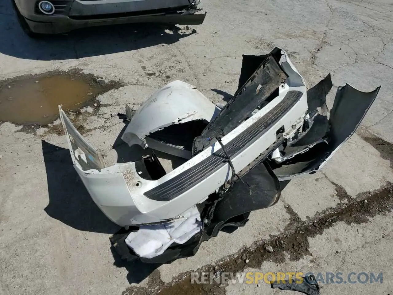 14 Photograph of a damaged car 4T1B61HK4KU188984 TOYOTA CAMRY 2019