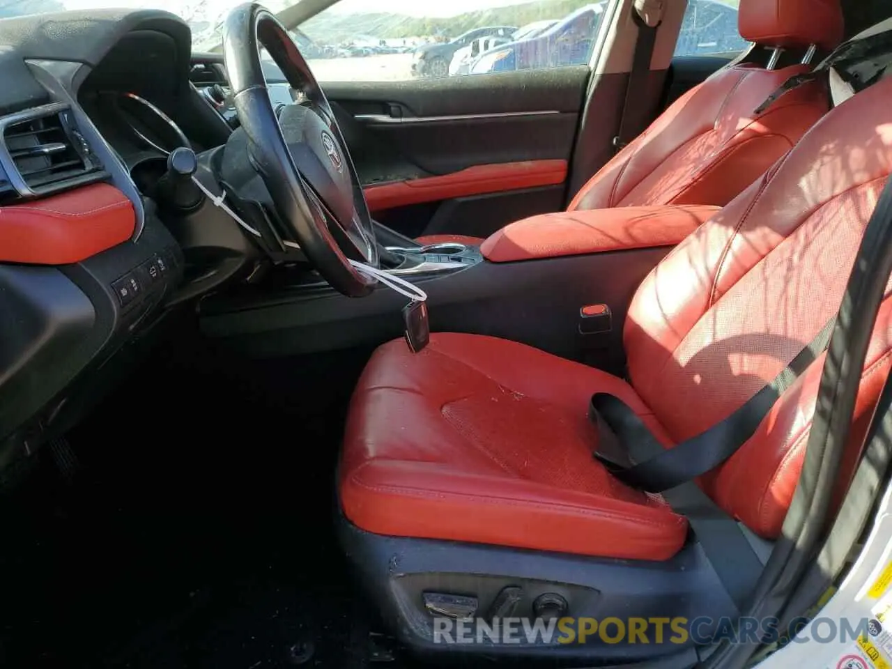 7 Photograph of a damaged car 4T1B61HK4KU188984 TOYOTA CAMRY 2019