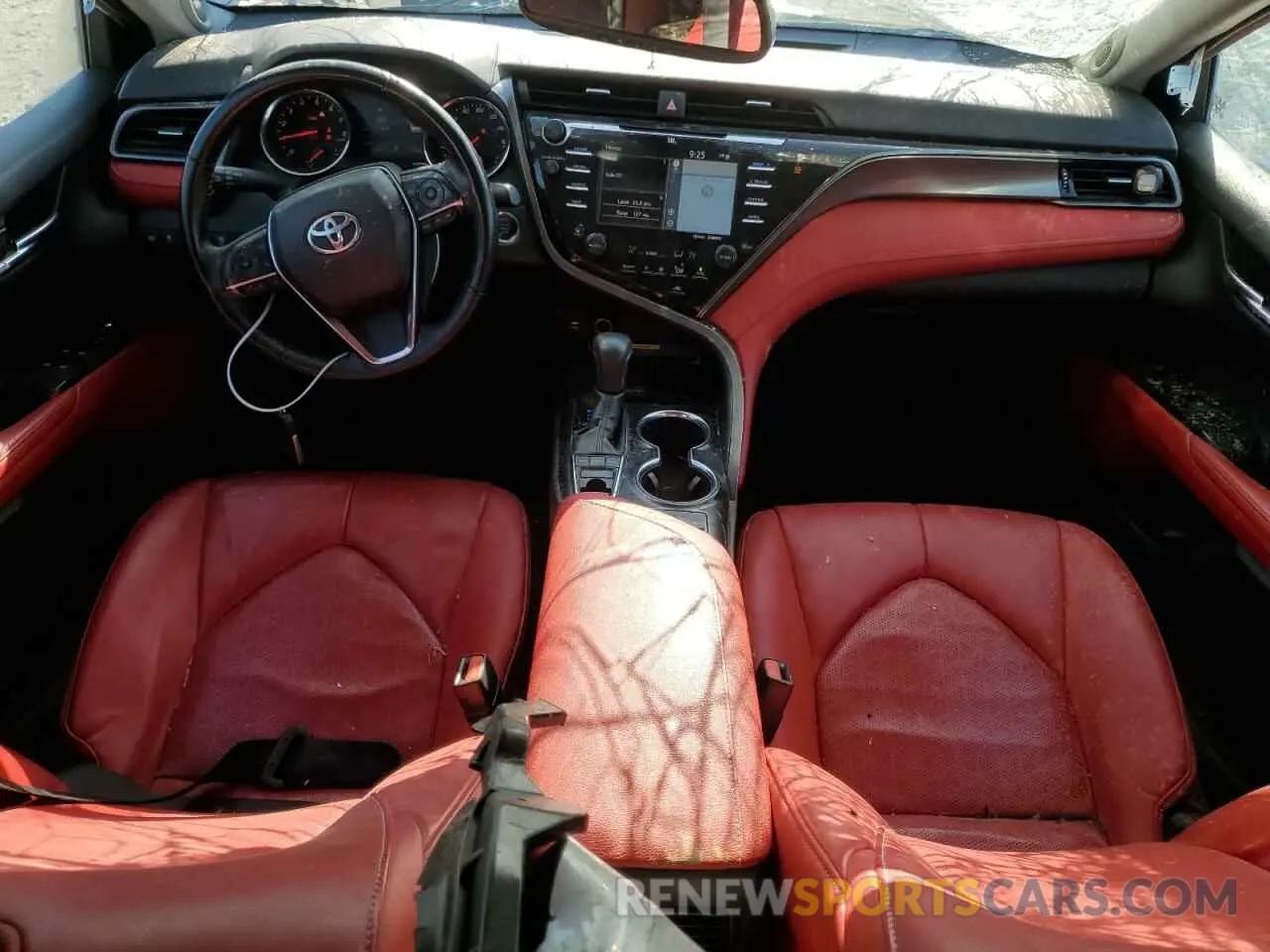 8 Photograph of a damaged car 4T1B61HK4KU188984 TOYOTA CAMRY 2019