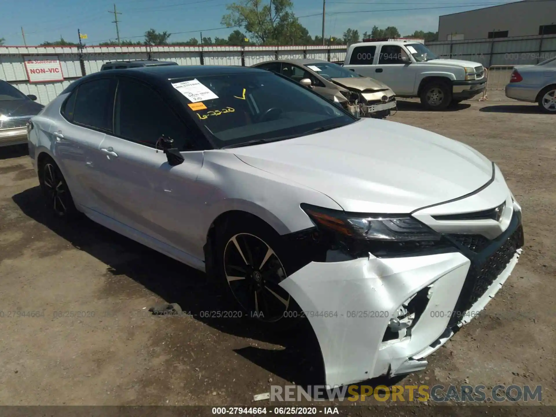 1 Photograph of a damaged car 4T1B61HK4KU191691 TOYOTA CAMRY 2019