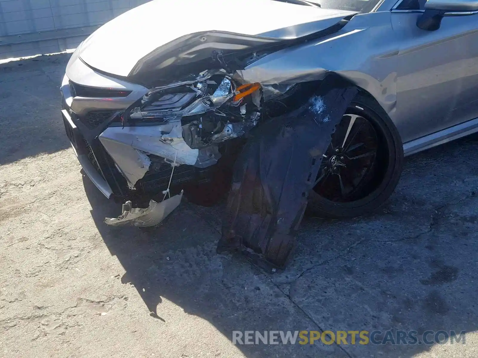 9 Photograph of a damaged car 4T1B61HK4KU196955 TOYOTA CAMRY 2019