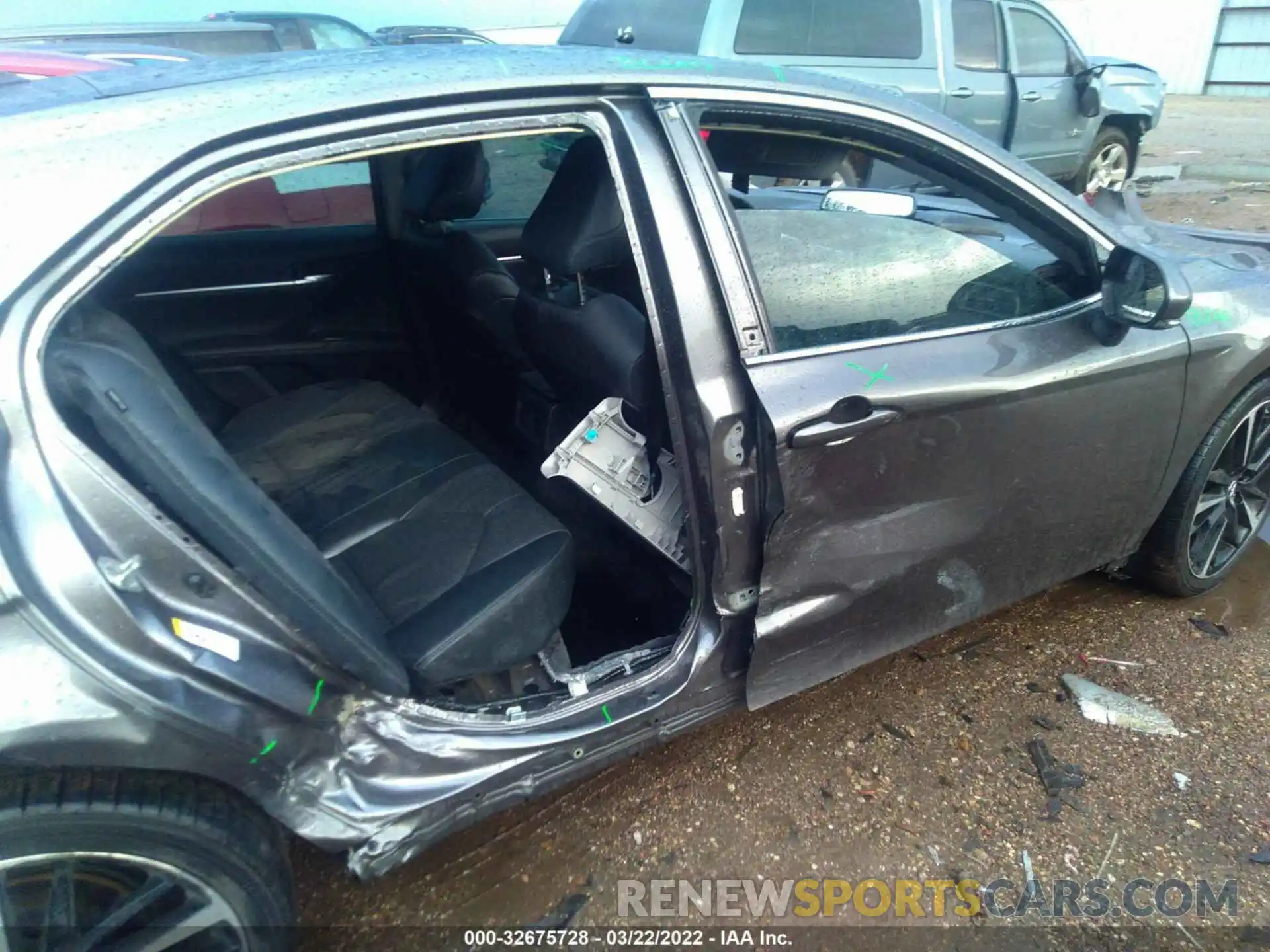 6 Photograph of a damaged car 4T1B61HK4KU199094 TOYOTA CAMRY 2019