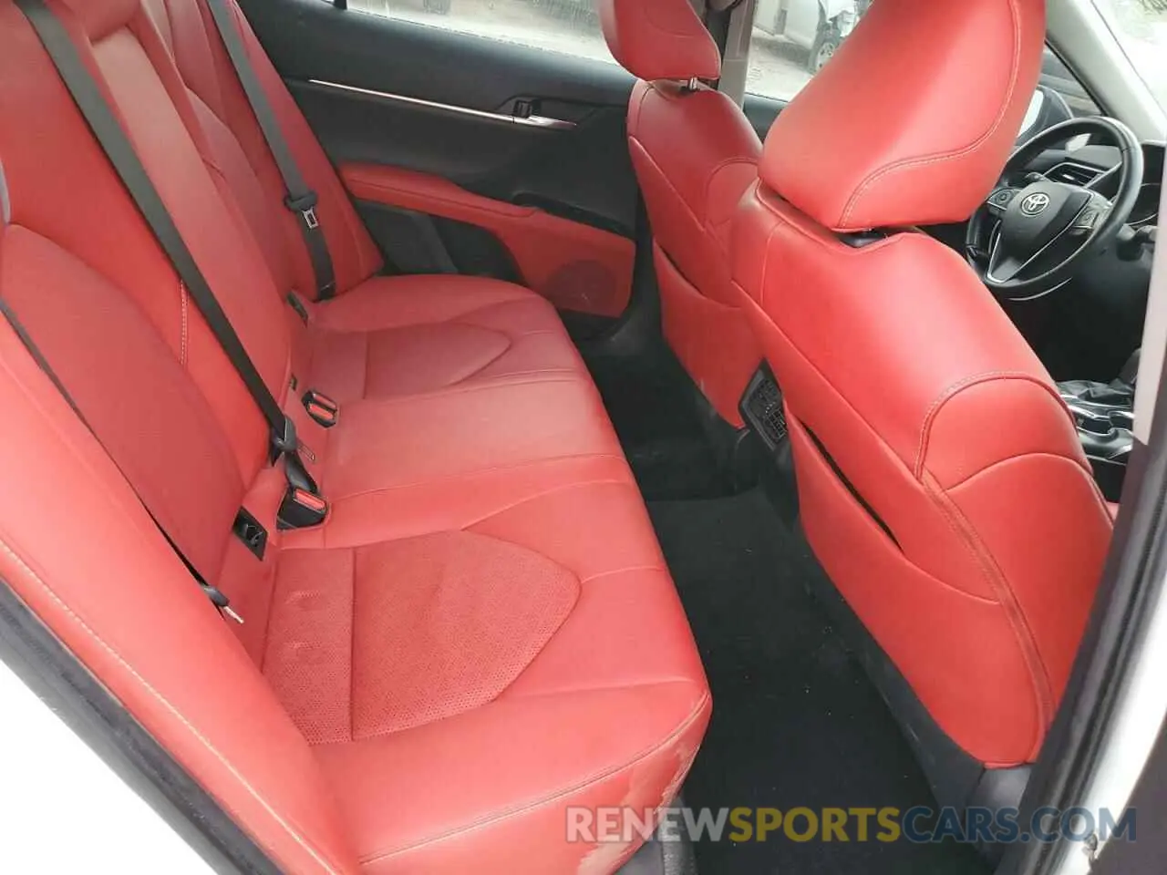 10 Photograph of a damaged car 4T1B61HK4KU209753 TOYOTA CAMRY 2019