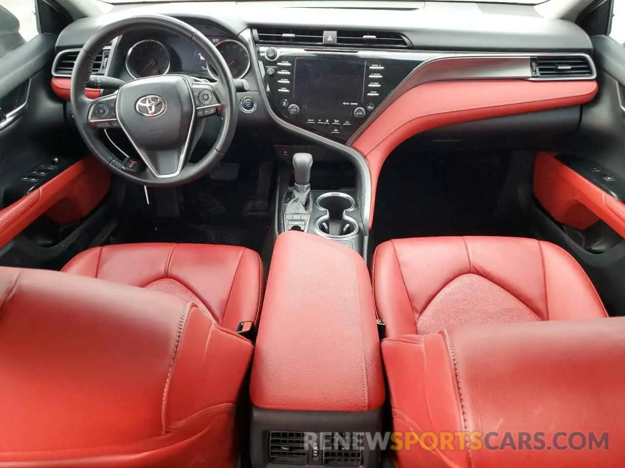 8 Photograph of a damaged car 4T1B61HK4KU209753 TOYOTA CAMRY 2019