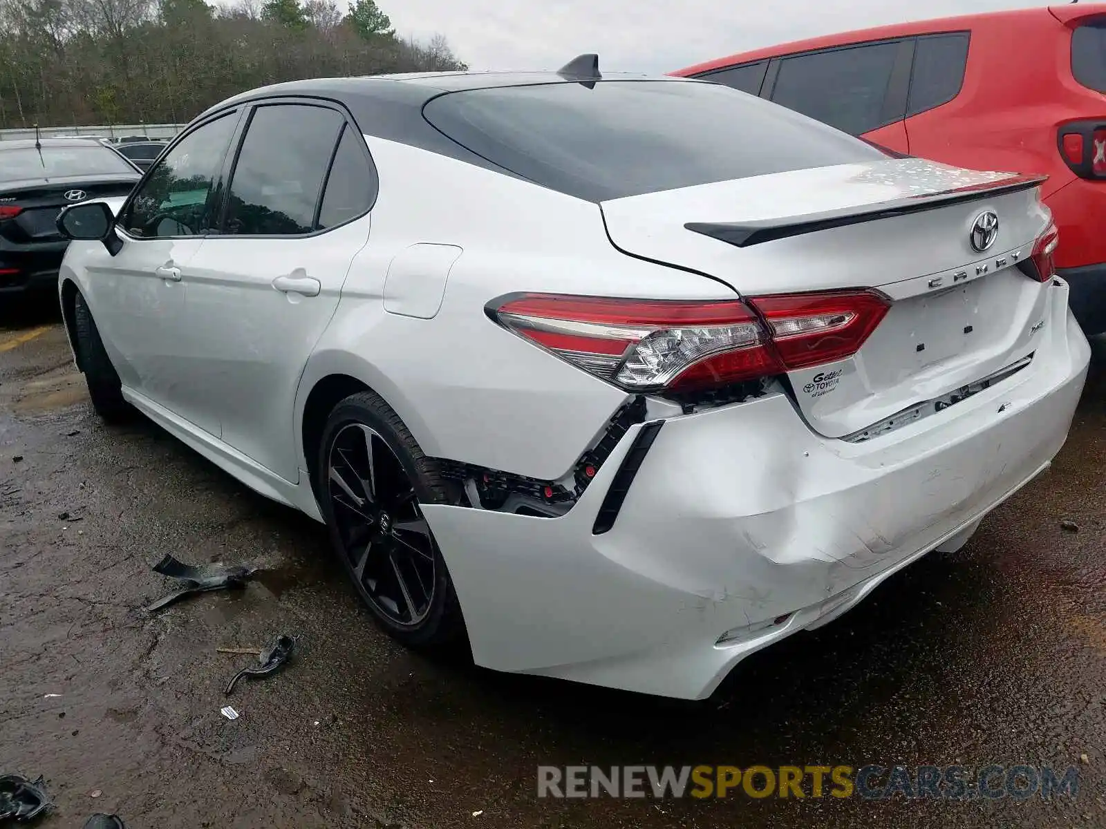 3 Photograph of a damaged car 4T1B61HK4KU232501 TOYOTA CAMRY 2019