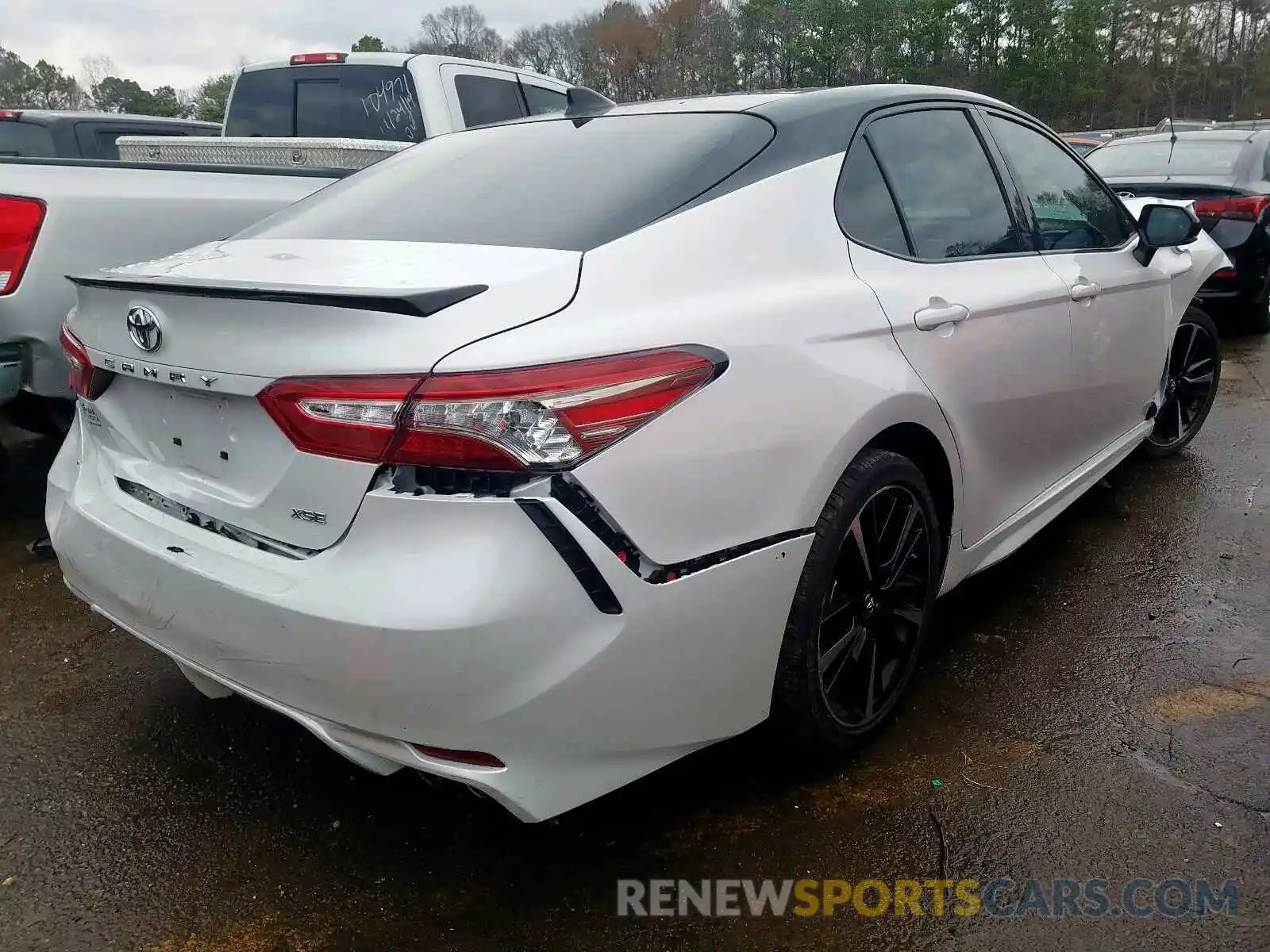 4 Photograph of a damaged car 4T1B61HK4KU232501 TOYOTA CAMRY 2019