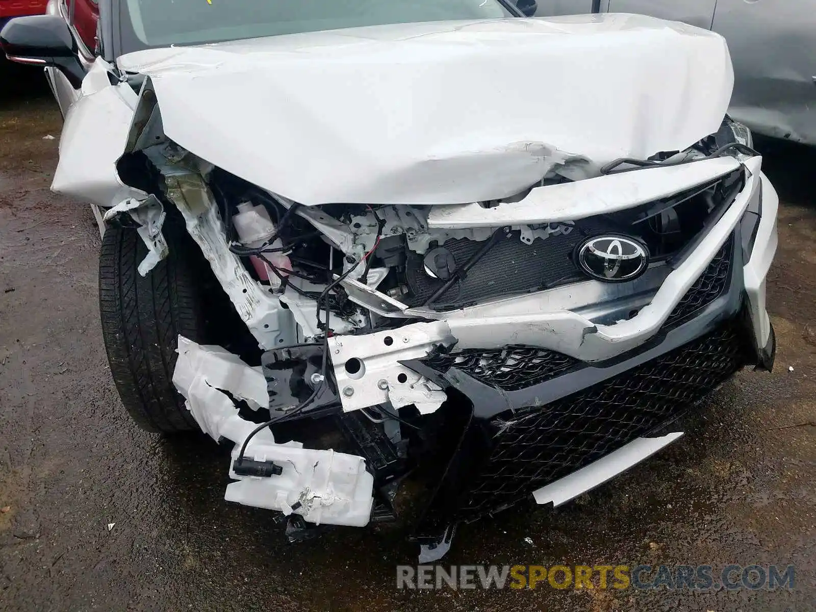 9 Photograph of a damaged car 4T1B61HK4KU232501 TOYOTA CAMRY 2019