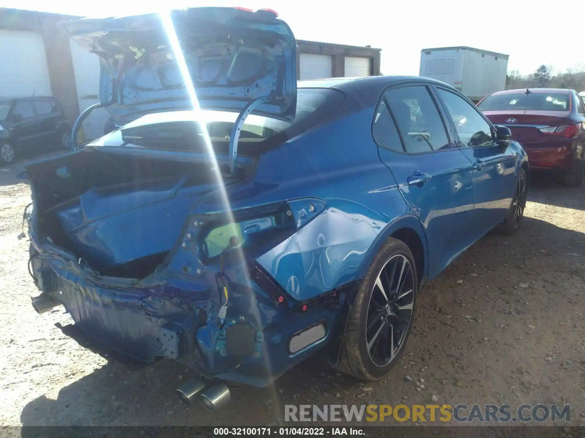 4 Photograph of a damaged car 4T1B61HK4KU233647 TOYOTA CAMRY 2019