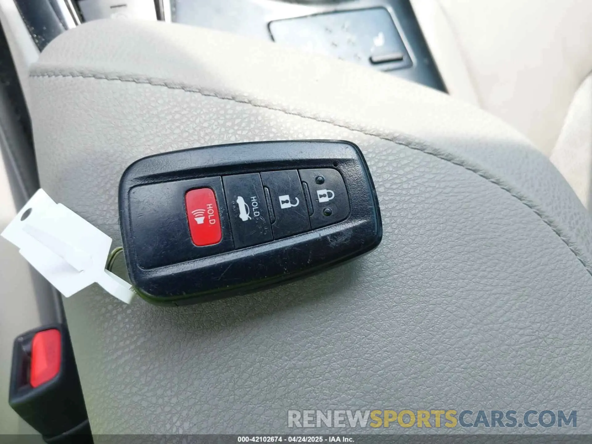 11 Photograph of a damaged car 4T1B61HK4KU264025 TOYOTA CAMRY 2019