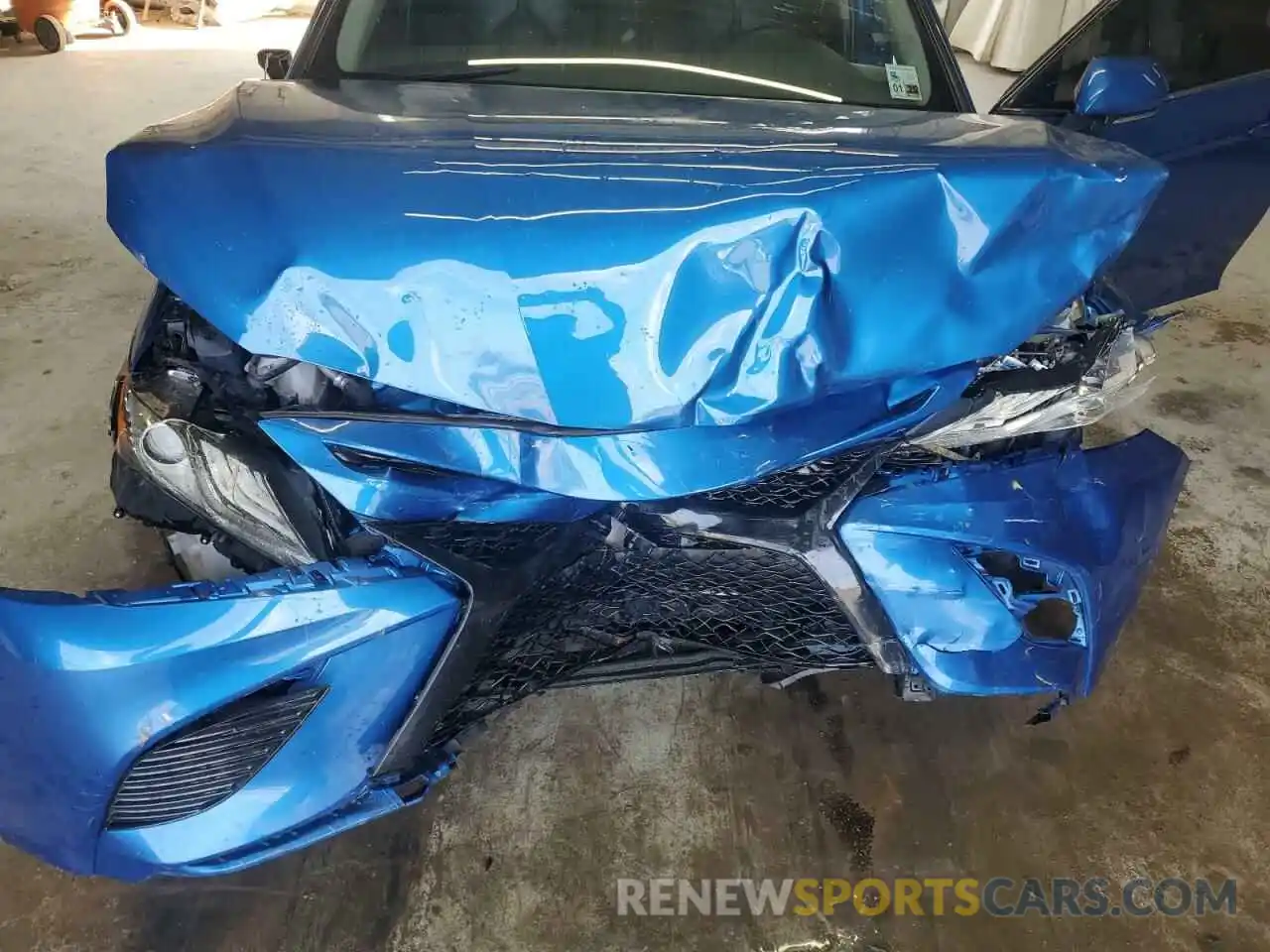 11 Photograph of a damaged car 4T1B61HK4KU276837 TOYOTA CAMRY 2019