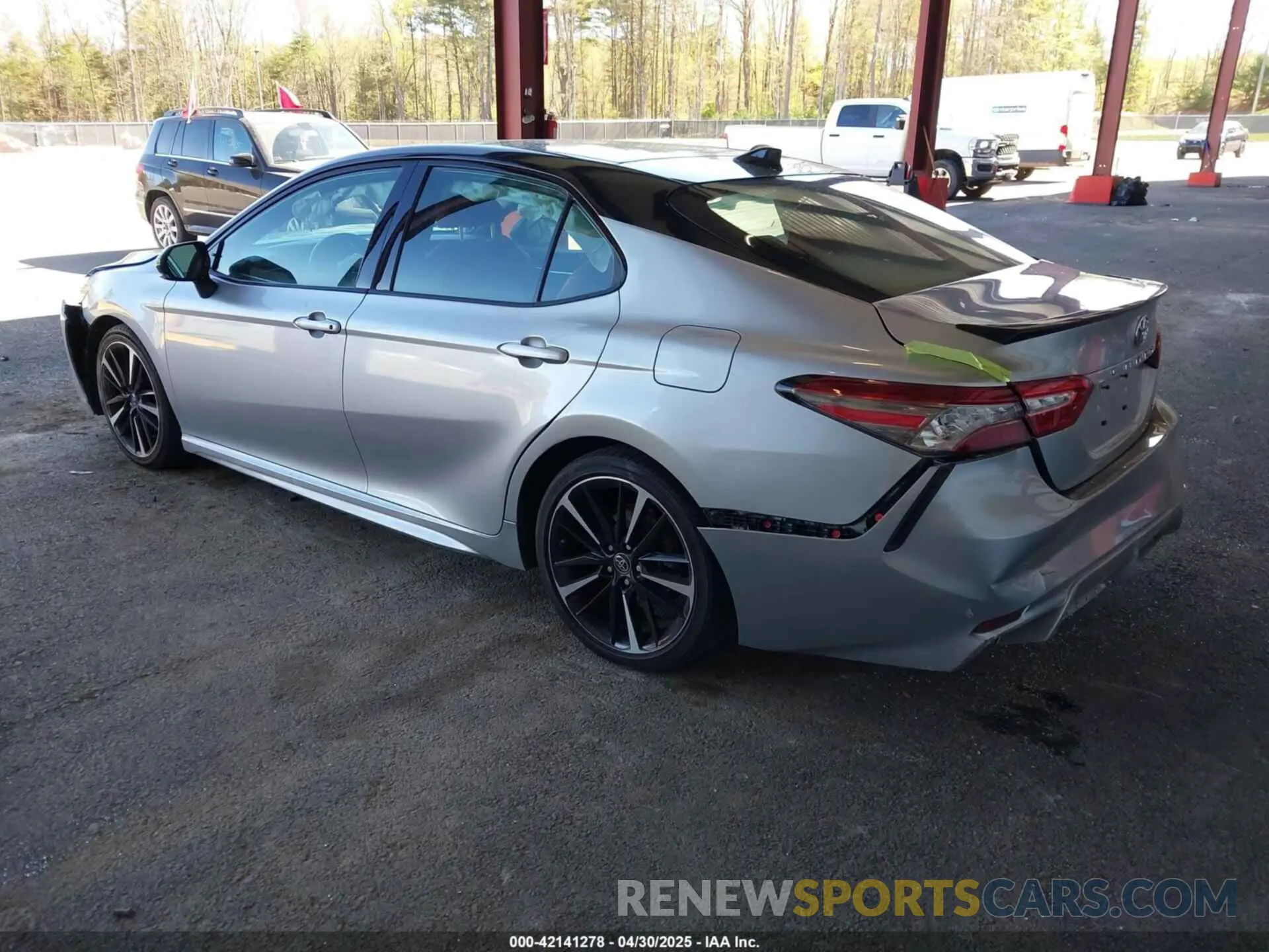 3 Photograph of a damaged car 4T1B61HK4KU284873 TOYOTA CAMRY 2019