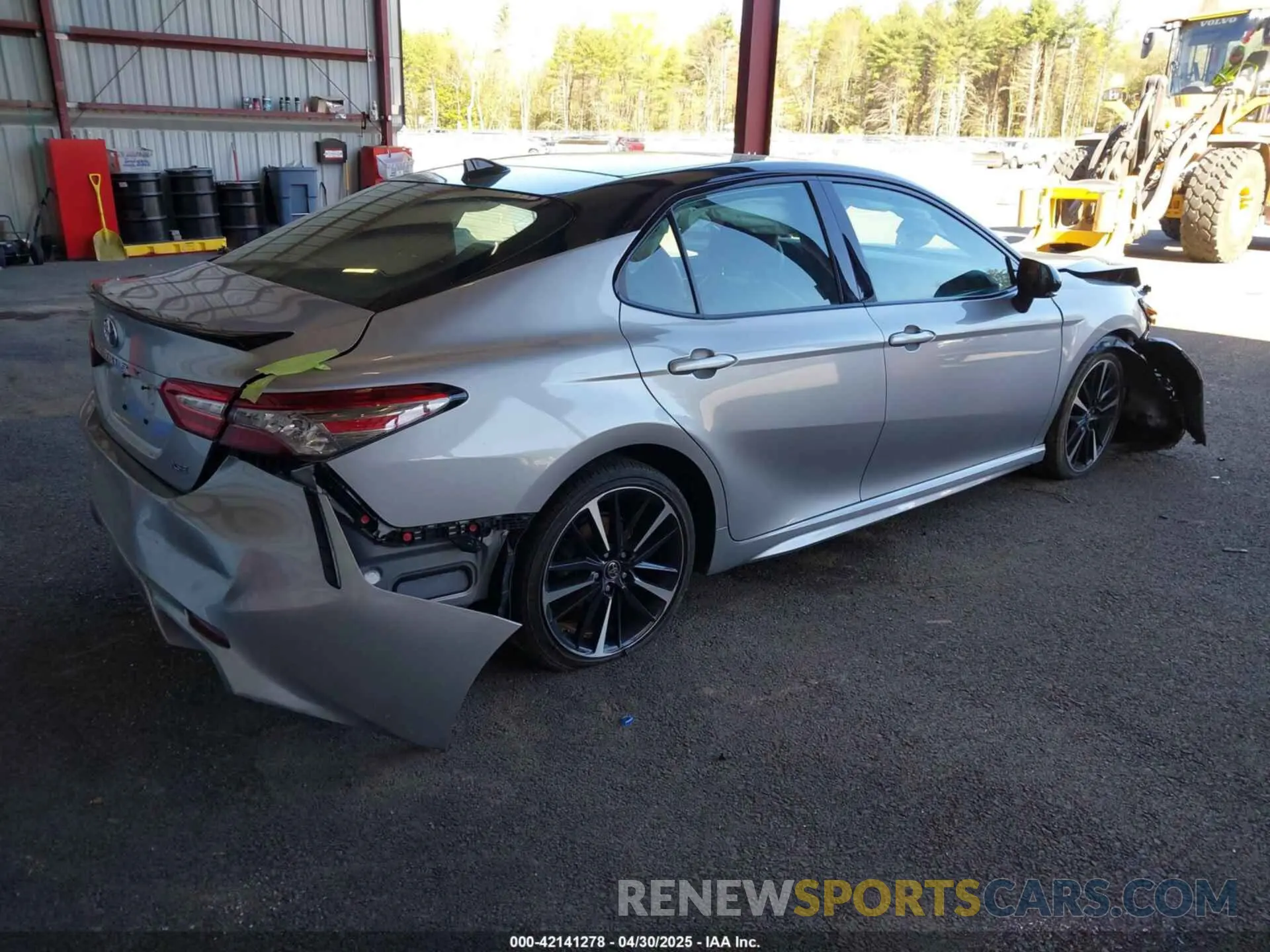 4 Photograph of a damaged car 4T1B61HK4KU284873 TOYOTA CAMRY 2019