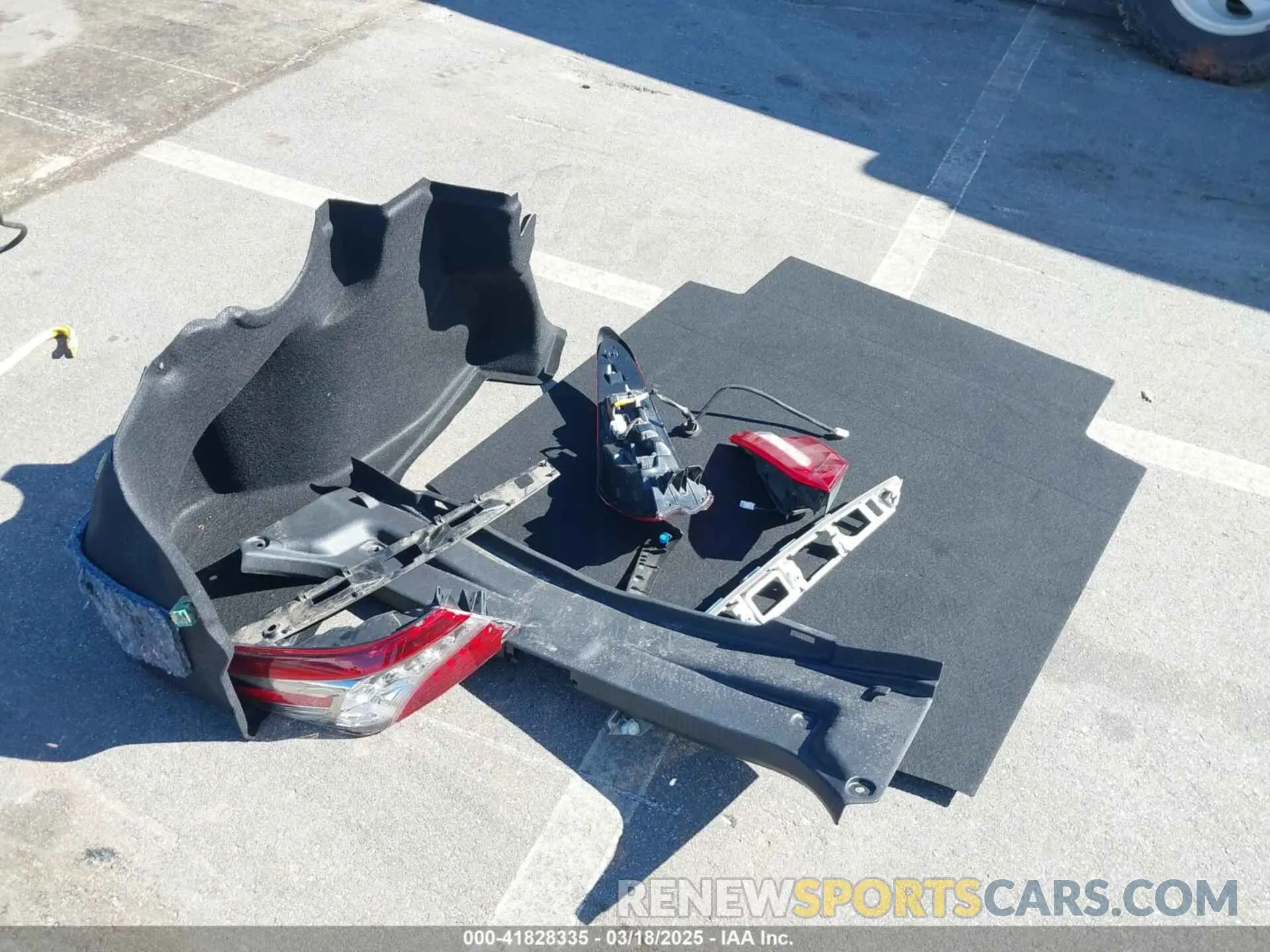 12 Photograph of a damaged car 4T1B61HK4KU298532 TOYOTA CAMRY 2019