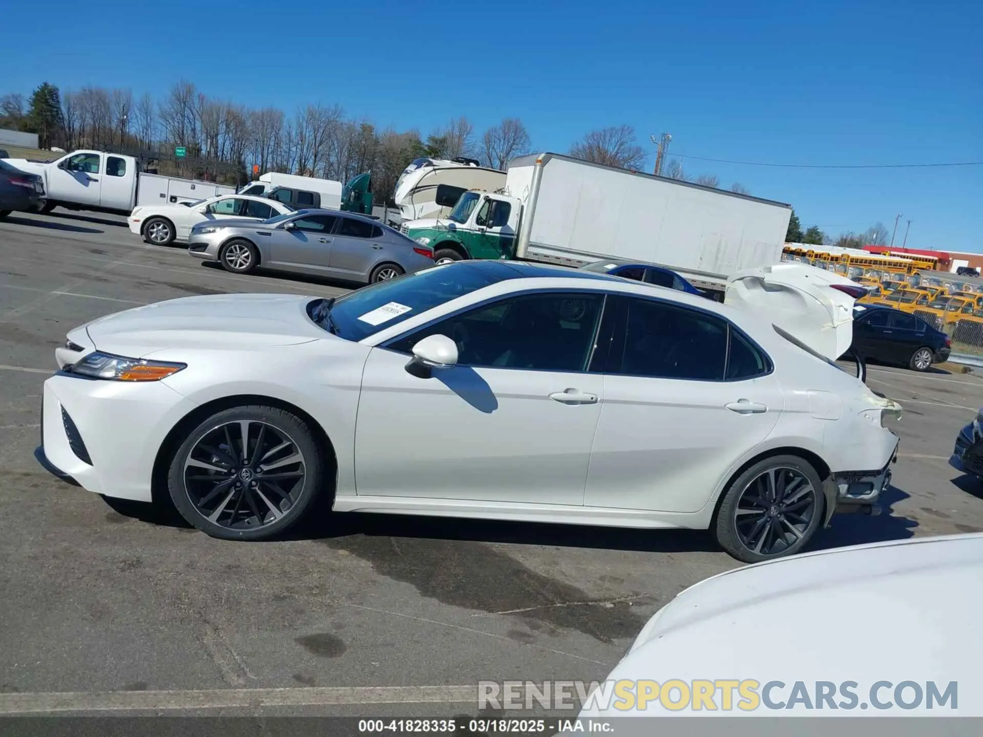 15 Photograph of a damaged car 4T1B61HK4KU298532 TOYOTA CAMRY 2019