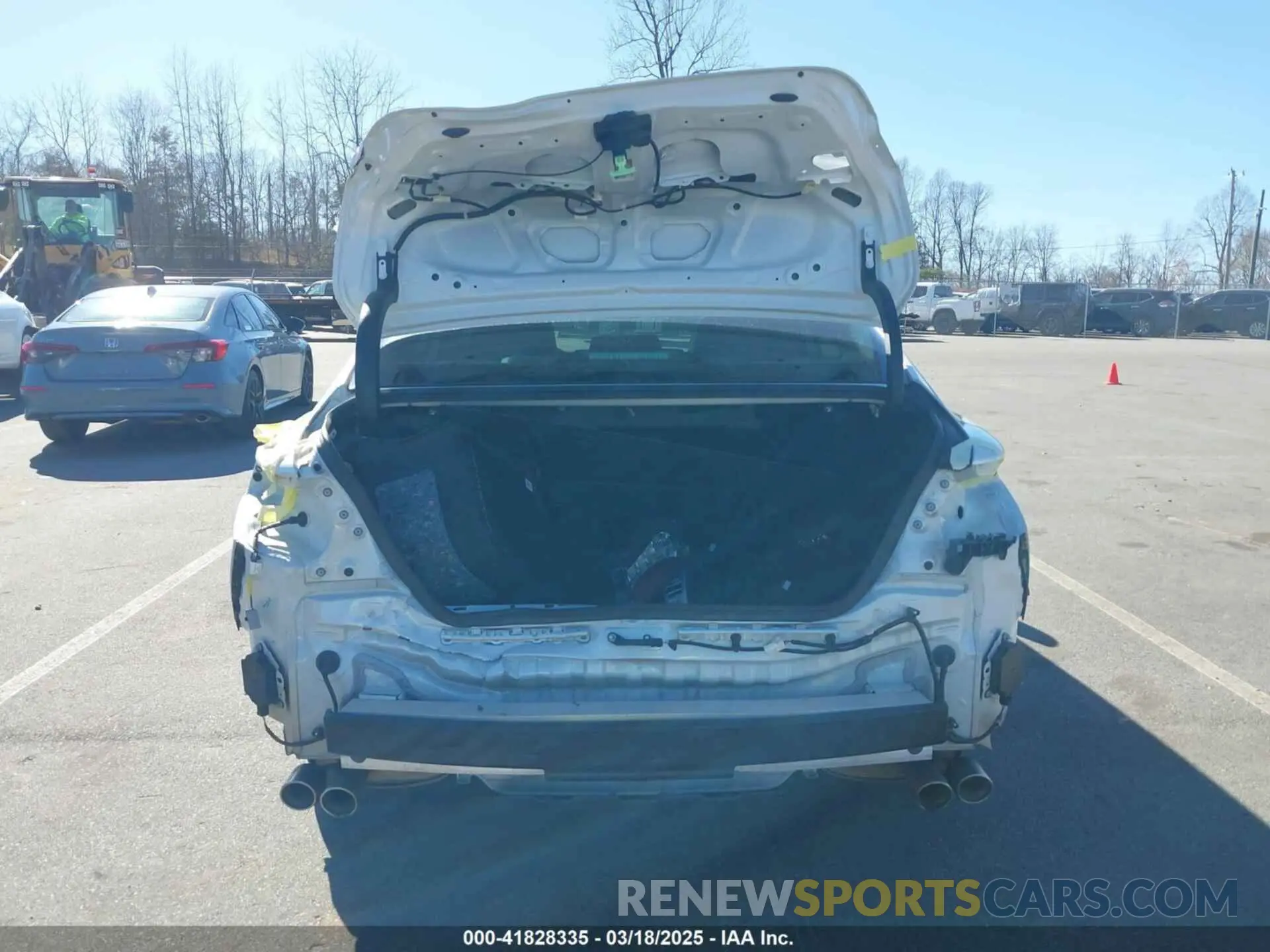 17 Photograph of a damaged car 4T1B61HK4KU298532 TOYOTA CAMRY 2019